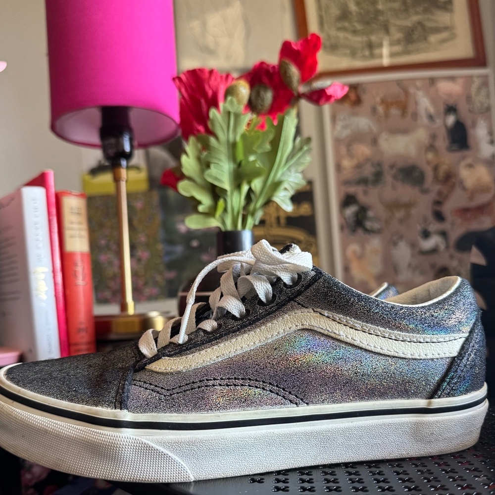 INCREDIBLE LIMITED EDITION IRIDESCENT OLD SKOOLS.